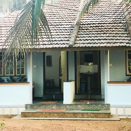 Hotel Om Star Beach Cottage Gokarna  Exterior foto