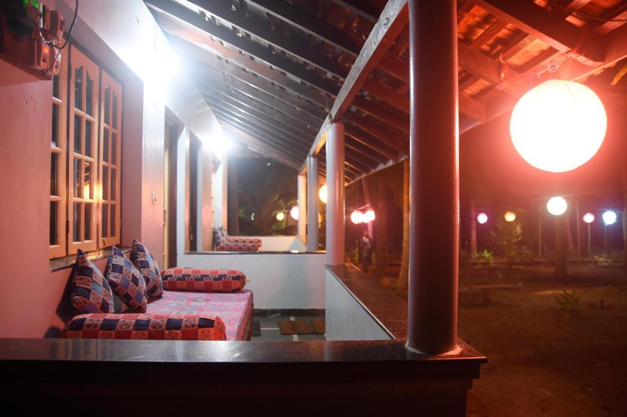 Hotel Om Star Beach Cottage Gokarna  Exterior foto