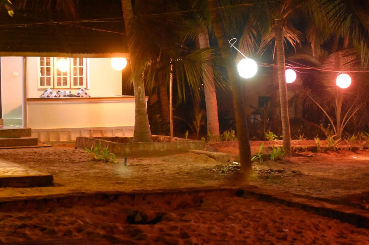 Hotel Om Star Beach Cottage Gokarna  Exterior foto